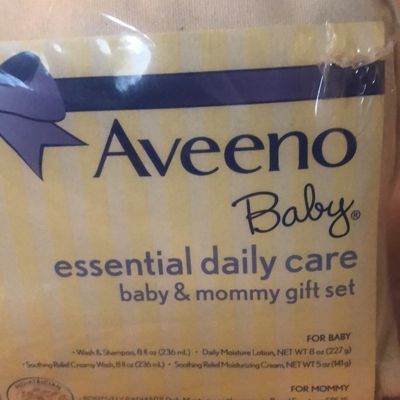 Aveeno Baby Essential Daily Care - Picture 2 of 4